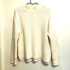 WOMENS LARGE WHITE SWEATER